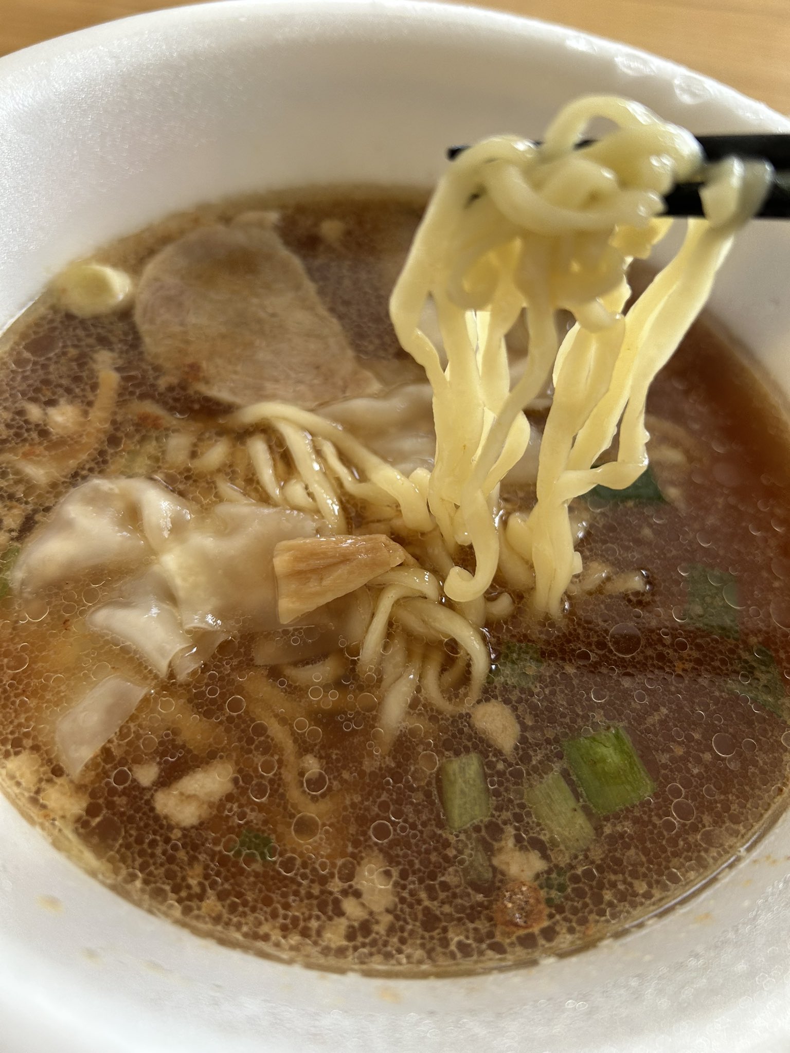 とら食堂 ワンタン麺 写真2