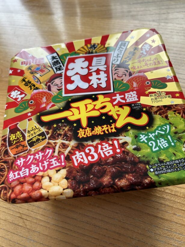 明星 一平ちゃん夜店の焼そば 大盛 具材大入 写真1