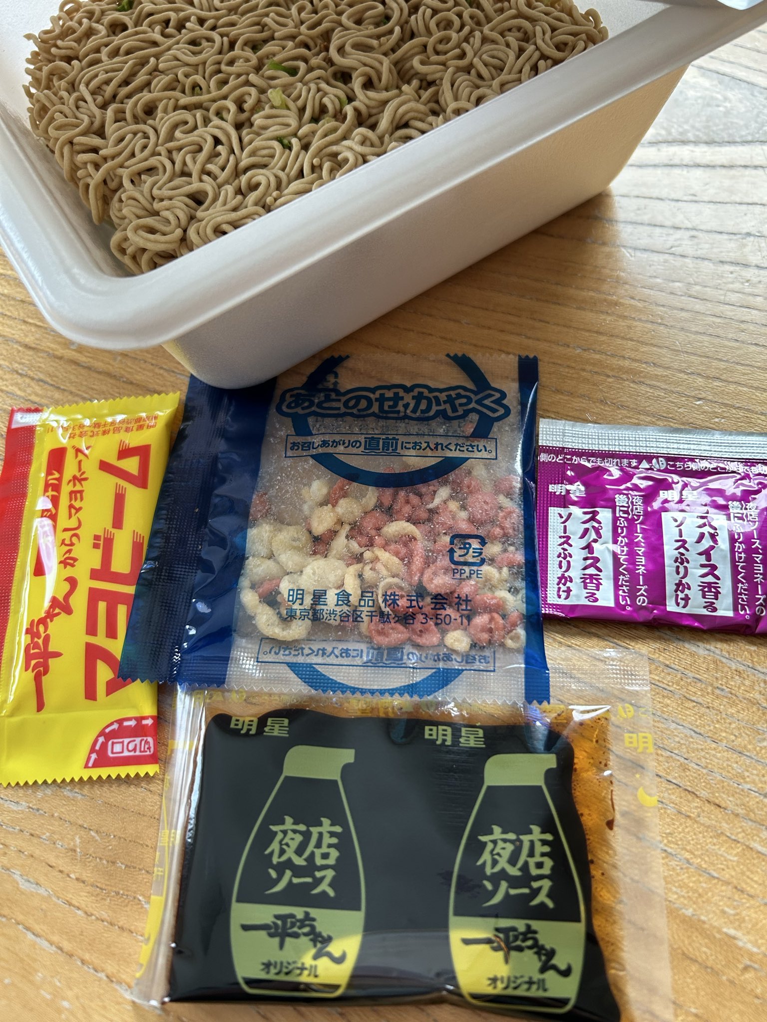 明星 一平ちゃん夜店の焼そば 大盛 具材大入 写真2