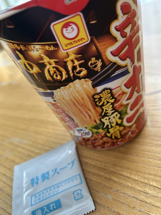 博多長浜らーめん田中商店監修 辛オニ濃厚豚骨 写真1
