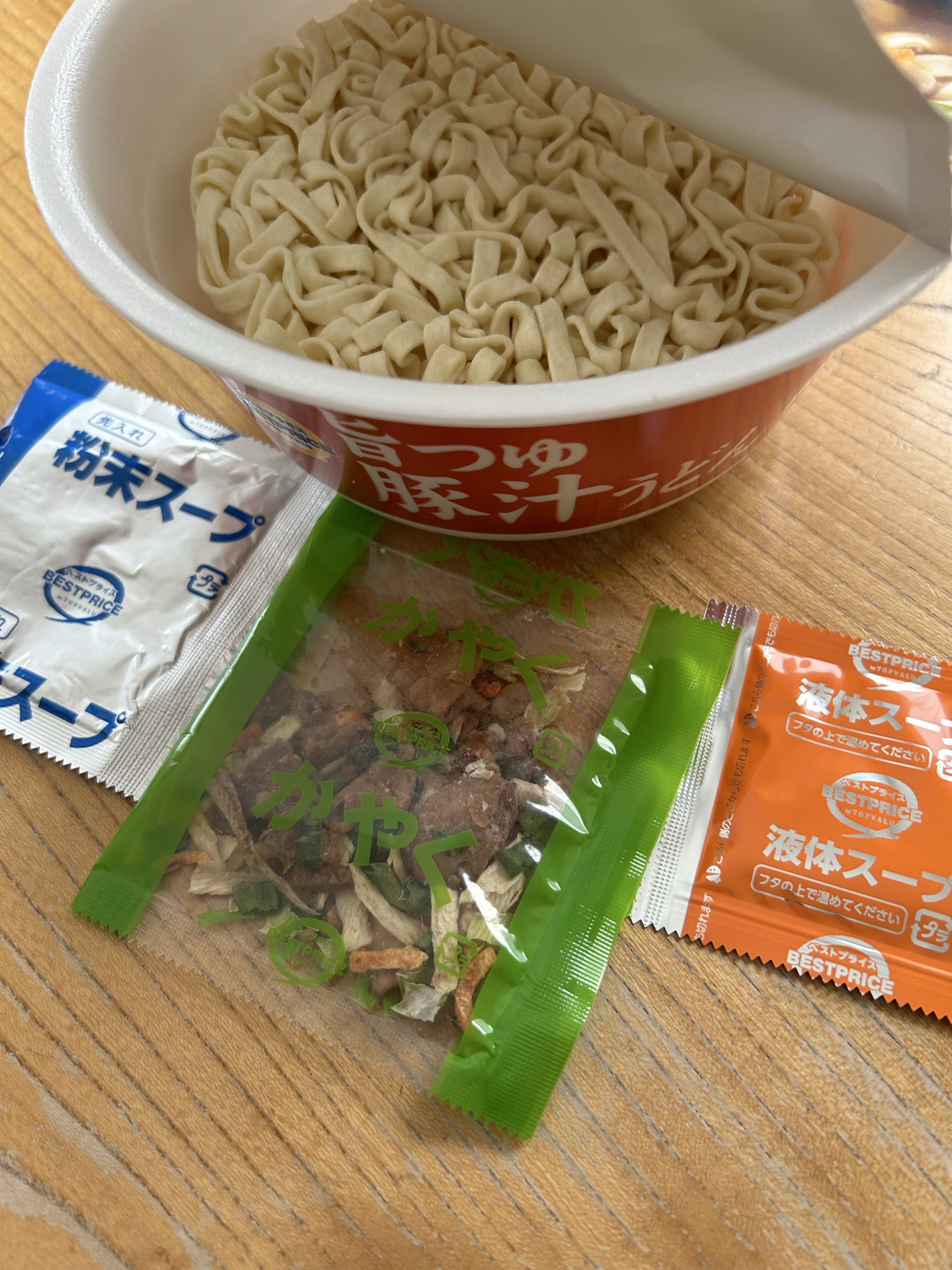 ベストプライス 旨つゆ豚汁うどん・マルちゃん あじわい豚汁うどん 写真2