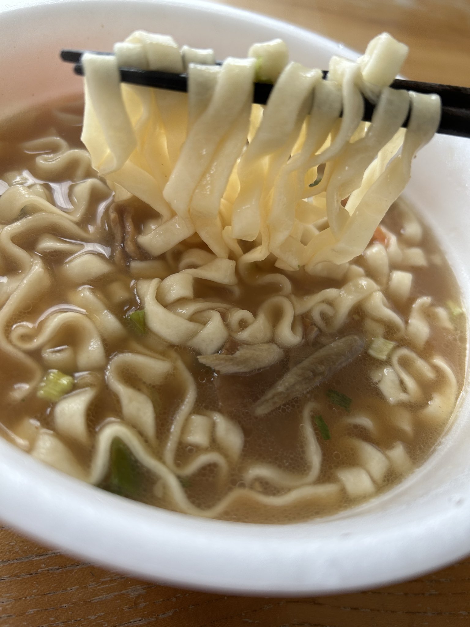 ベストプライス 旨つゆ豚汁うどん・マルちゃん あじわい豚汁うどん 写真4