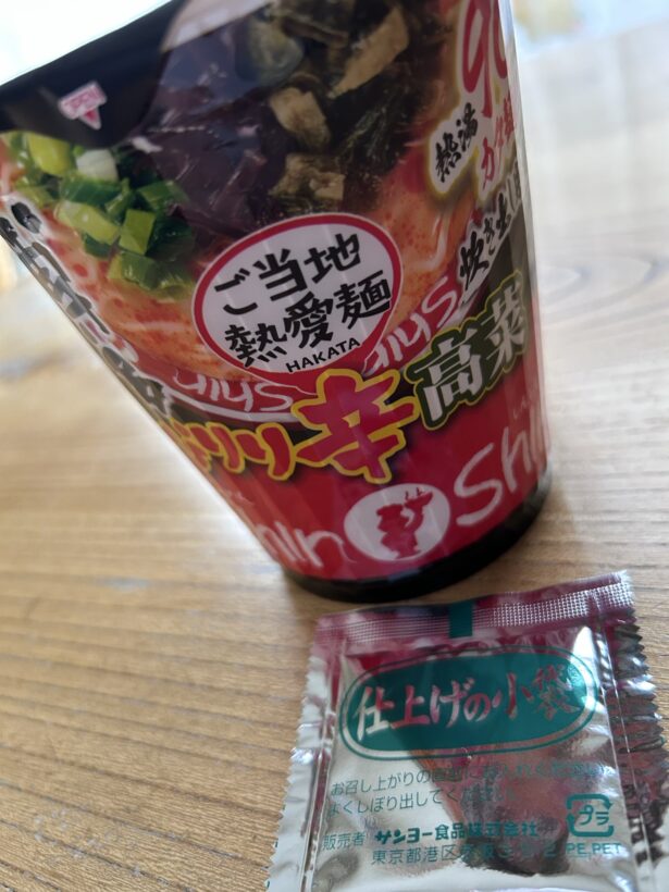 博多純情らーめんShinShin監修 辛高菜豚骨らーめん 写真1