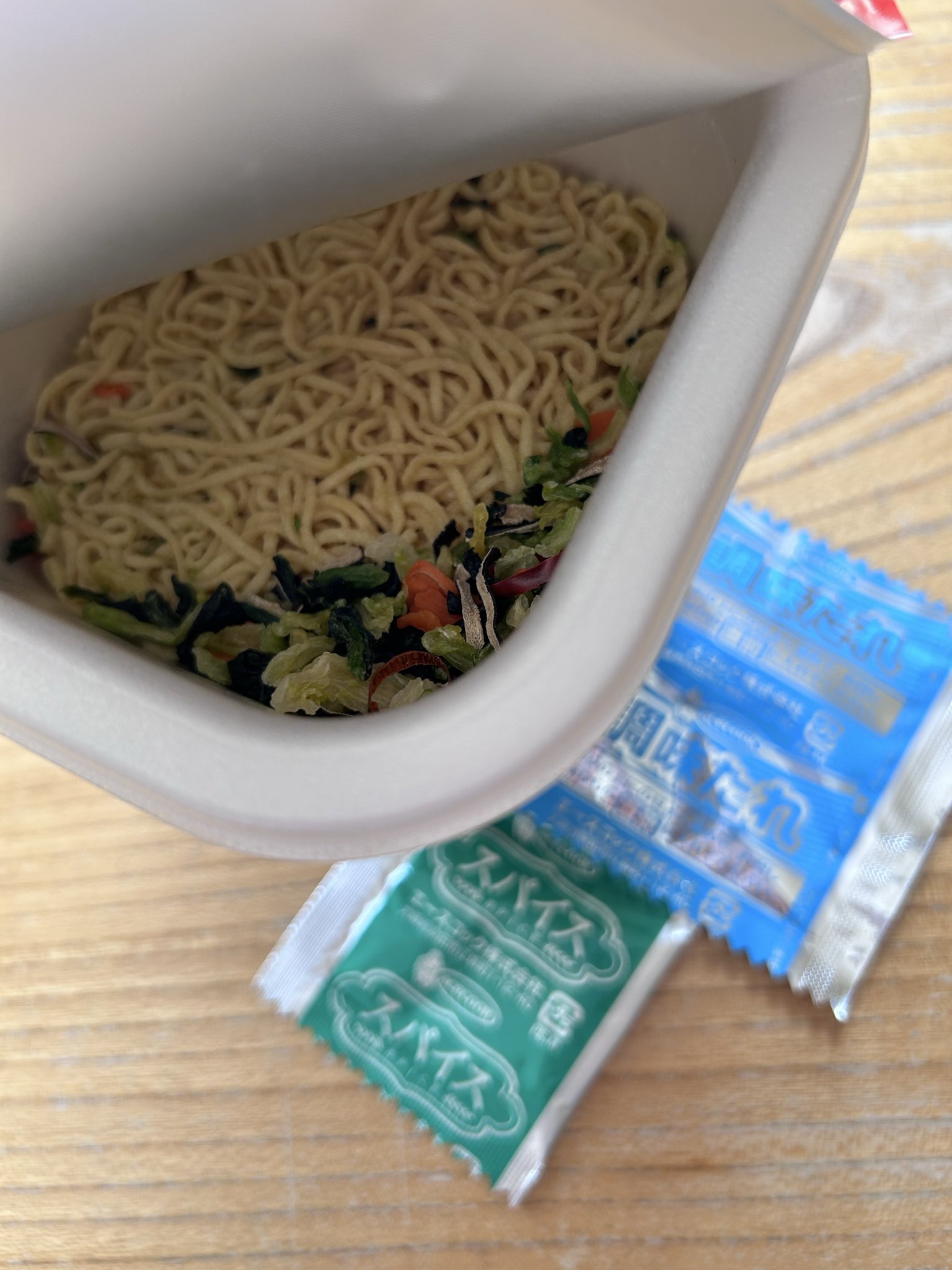 エースコック 麻辣湯好きに朗報です 汁なしまぜそば 麻辣湯味 写真3