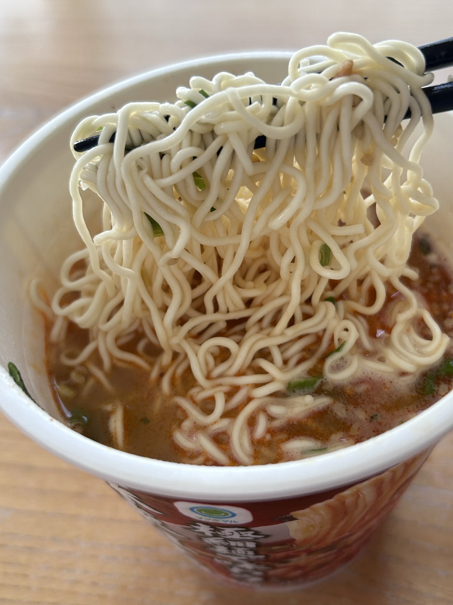 ファミリーマート 極細麺で味わう麻辣担々麺 写真4