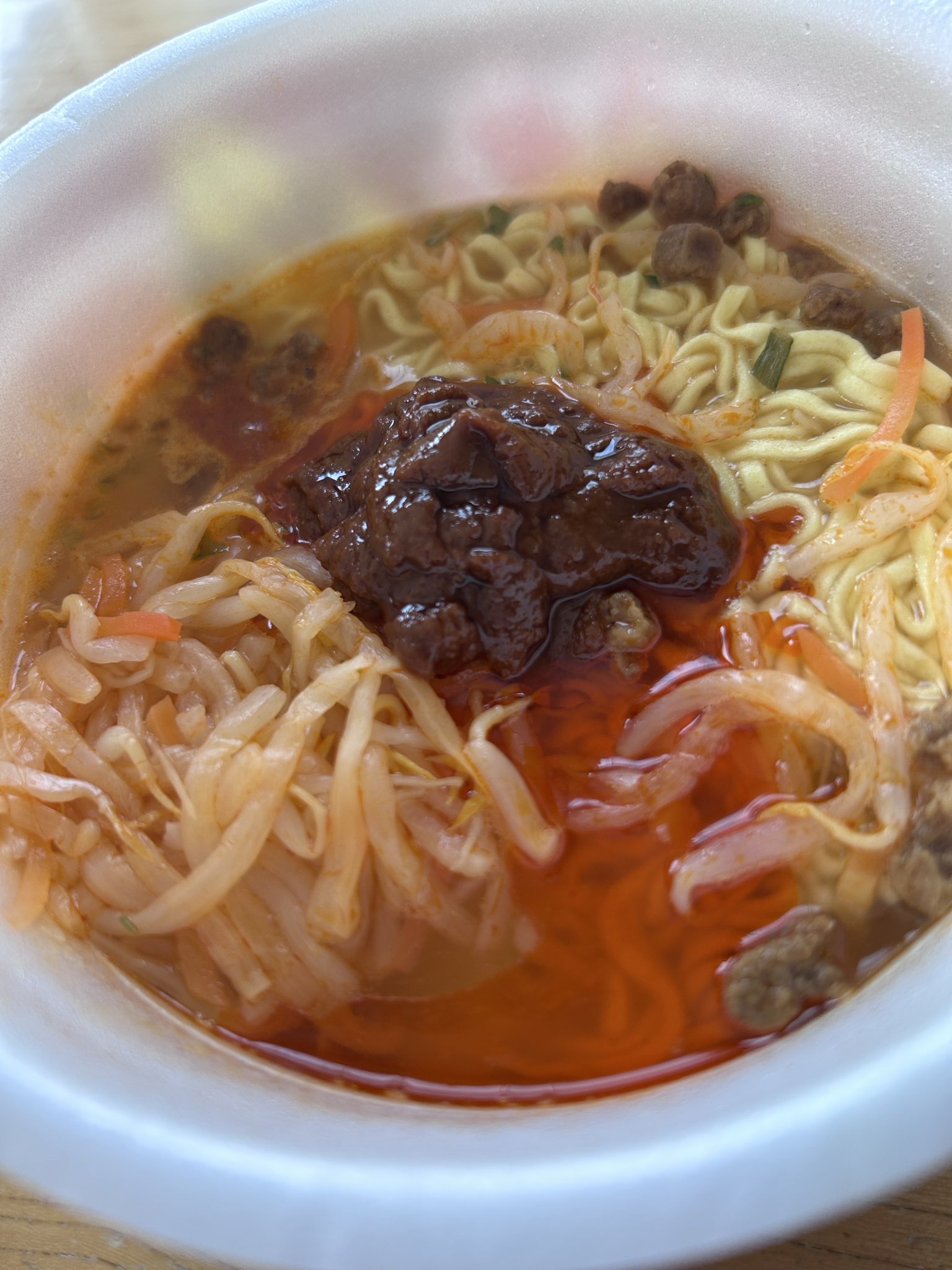 でかまる バリシャキ!辛もやし味噌ラーメン激辛 写真3