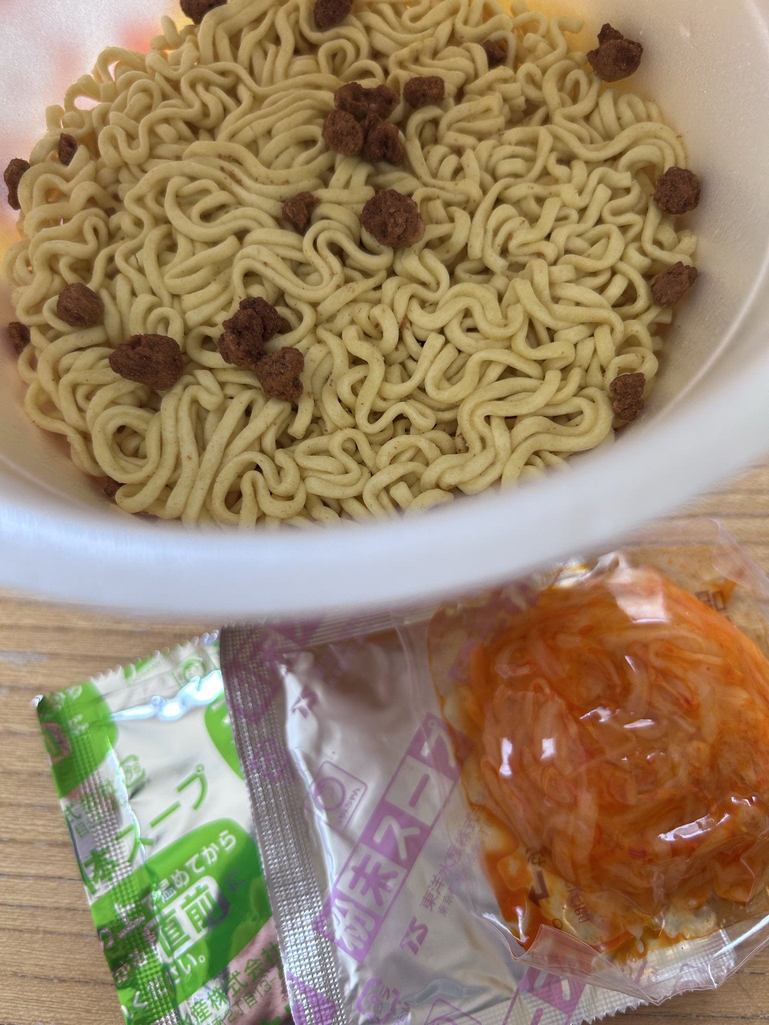 でかまる バリシャキ!辛もやし味噌ラーメン激辛 写真2