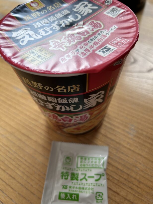 マルちゃん 気むずかし家 辛鶏白湯ラーメン 写真1