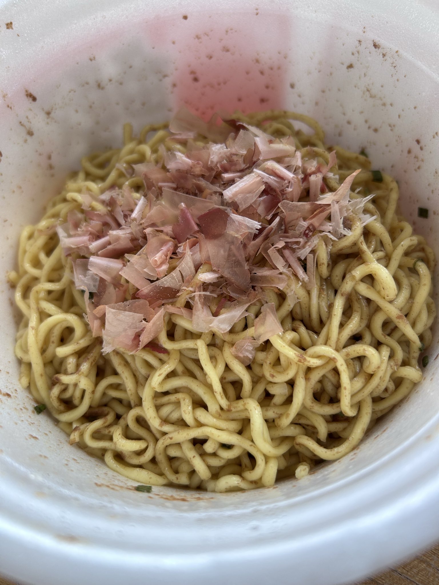 明星NEO油そば 舞茸香る牛油そば・鰹どまんなか 暴れ旨だし魚介まぜそば 写真4