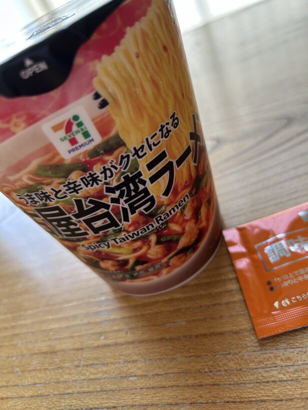 セブンイレブン 名古屋台湾ラーメン 写真1