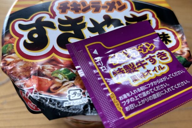 チキンラーメンビッグカップ すきやき味 写真1