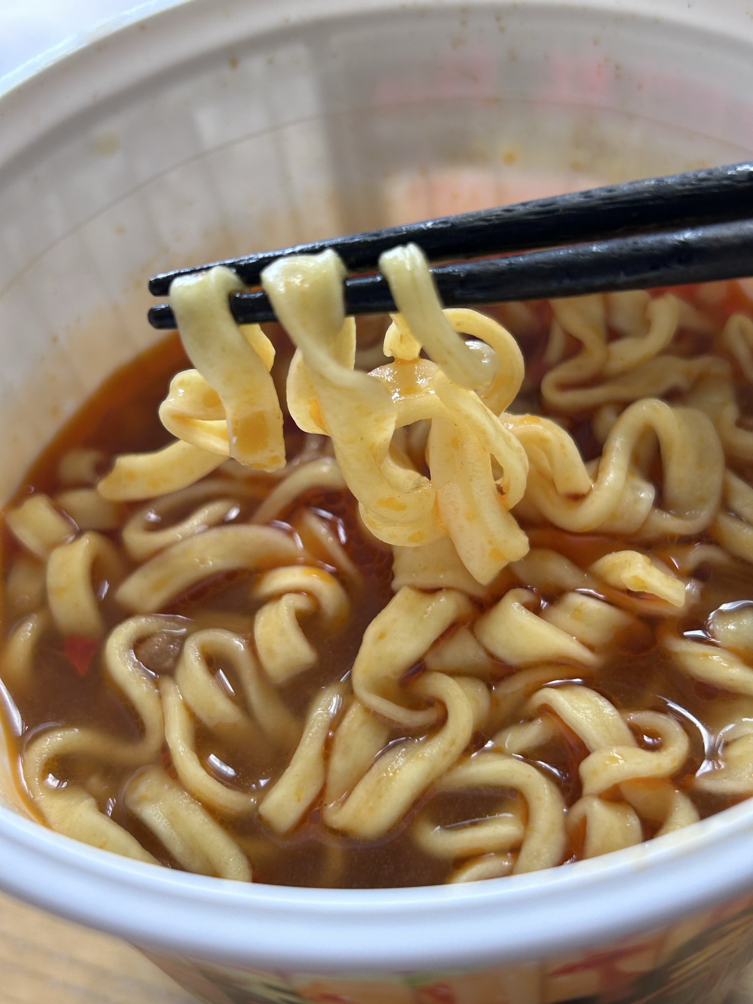 サッポロ一番 麺創研紅監修 濃厚辛味噌ラーメン 写真4